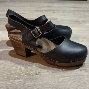 Lotta From Stockholm Navy Leather Clogs